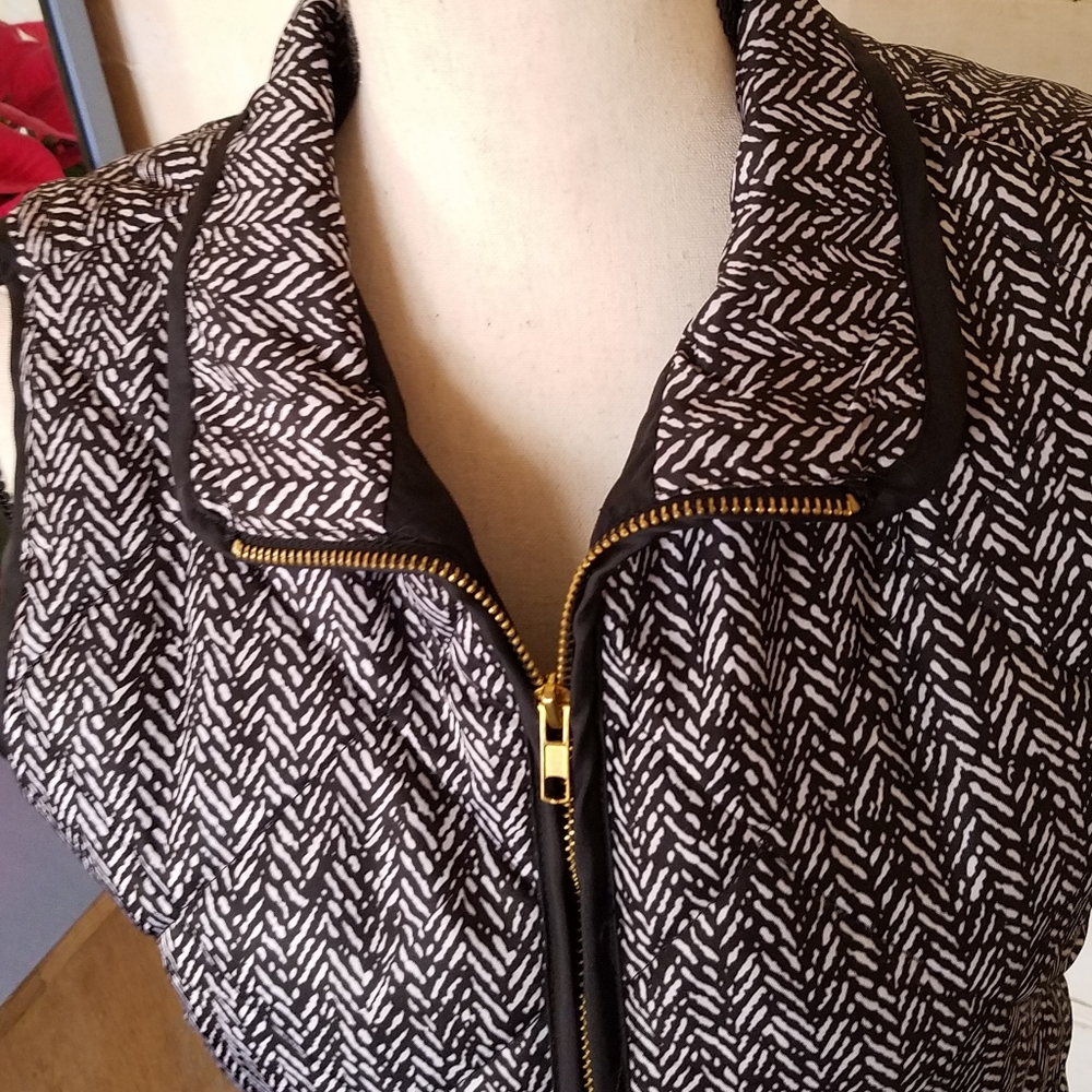 San Joy Black & White Herringbone Quilted Zip Vest - Picture 3 of 8